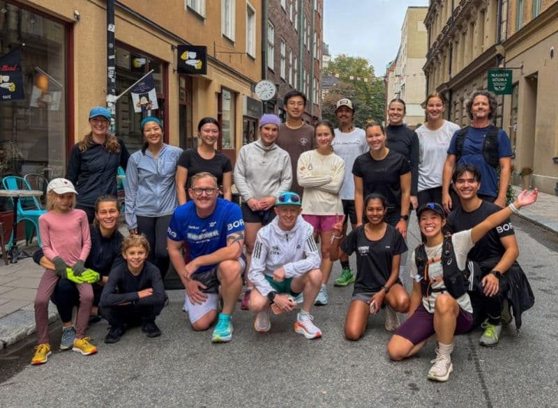 19 runners outside Cykelcafé Le Mond on Södermalm